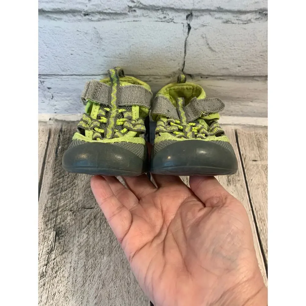 OSHKOSH B’GOSH Unisex Kids Bump Toe Athletic Sandals / Size: 6